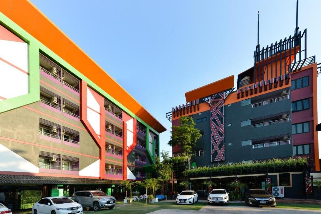 Media Hotel&Residence Bangkok Bagian luar foto