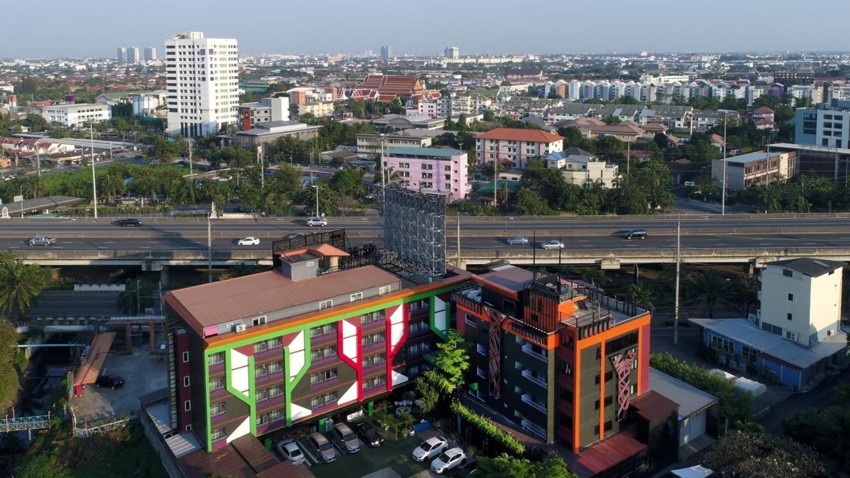 Media Hotel&Residence Bangkok Bagian luar foto