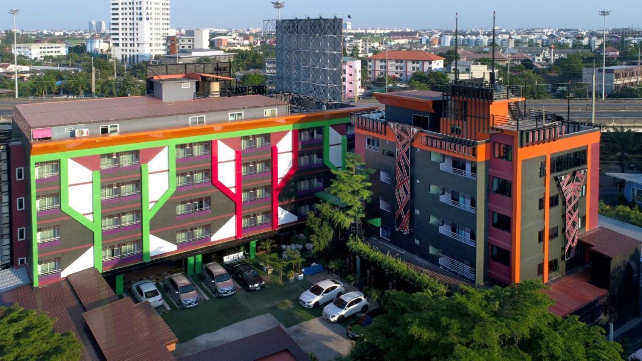 Media Hotel&Residence Bangkok Bagian luar foto